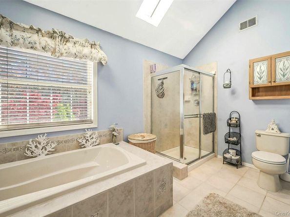 6 Laurel Crescent, Manorville NY 11949