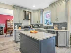 6 Laurel Crescent, Manorville NY 11949