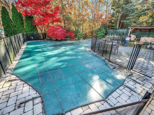 6 Laurel Crescent, Manorville NY 11949