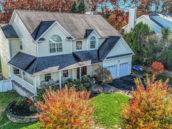 6 Laurel Crescent, Manorville NY 11949