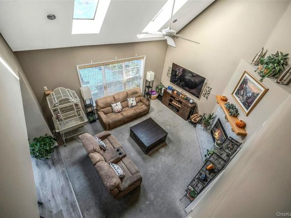 6 Laurel Crescent, Manorville NY 11949