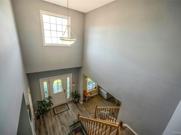 6 Laurel Crescent, Manorville NY 11949