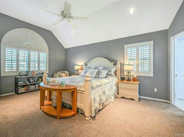 6 Laurel Crescent, Manorville NY 11949