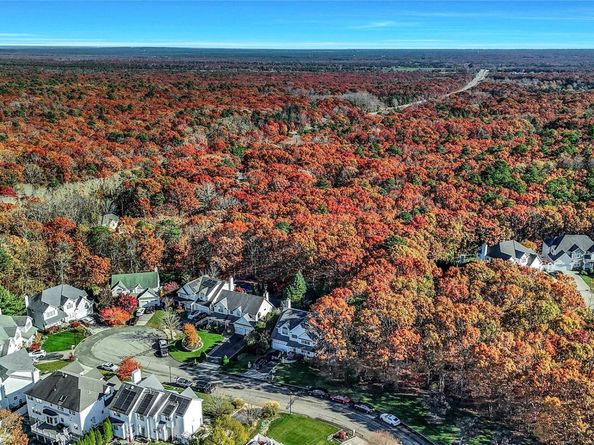 6 Laurel Crescent, Manorville NY 11949