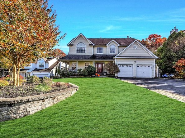 6 Laurel Crescent, Manorville NY 11949