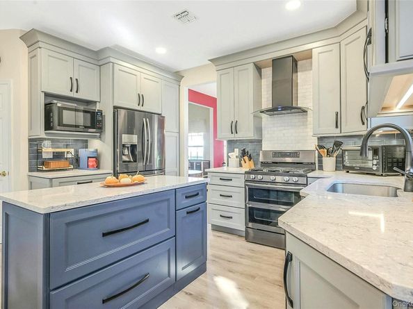 6 Laurel Crescent, Manorville NY 11949