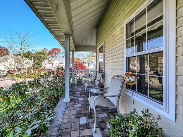 6 Laurel Crescent, Manorville NY 11949