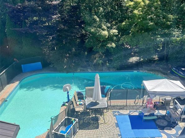 6 Laurel Crescent, Manorville NY 11949