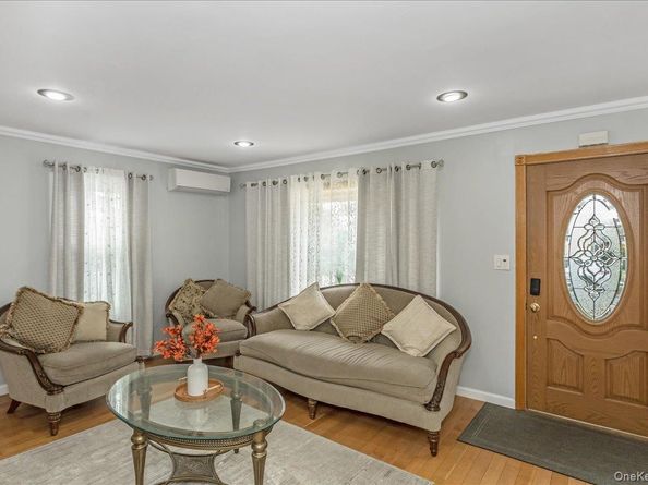 95 Norman Street, New Hyde Park NY 11040