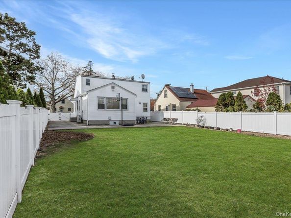 95 Norman Street, New Hyde Park NY 11040