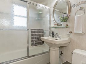 95 Norman Street, New Hyde Park NY 11040