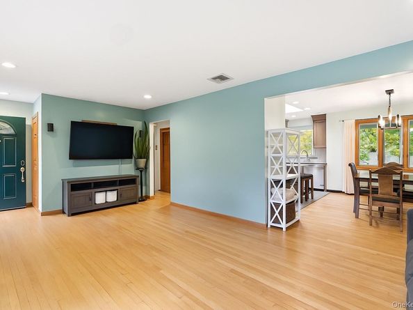 34 Weston Street, Huntington Station NY 11746