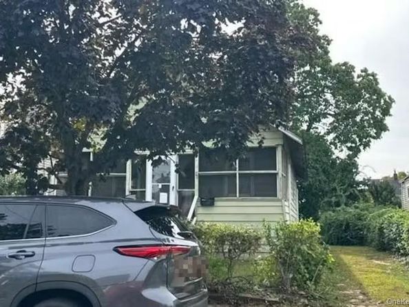 20 Lillian Avenue, Freeport NY 11520