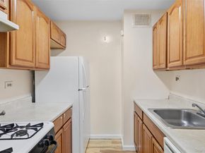 150-38 Union Turnpike 1R, Kew Garden Hills NY 11367