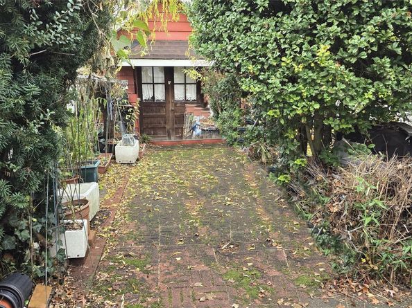 48-37 192nd Street, Fresh Meadows NY 11365