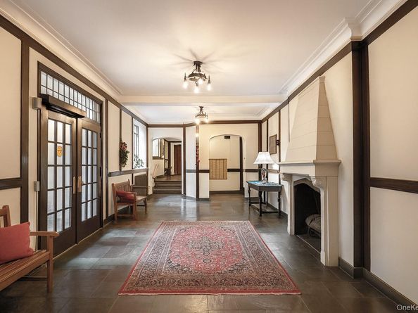 150 Burns Street 2D, Forest Hills NY 11375