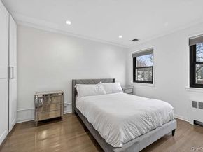 127 Fifteenth Street E2, Garden City NY 11530