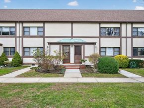 127 Fifteenth Street E2, Garden City NY 11530