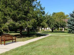 127 Fifteenth Street E2, Garden City NY 11530