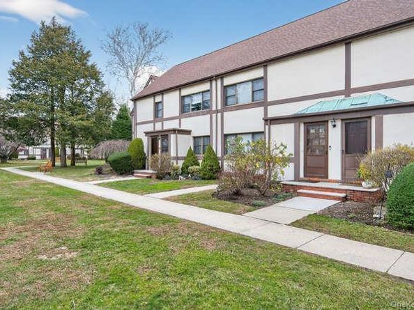 127 Fifteenth Street E2, Garden City NY 11530