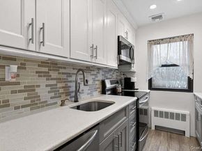 127 Fifteenth Street E2, Garden City NY 11530