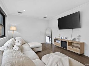 127 Fifteenth Street E2, Garden City NY 11530