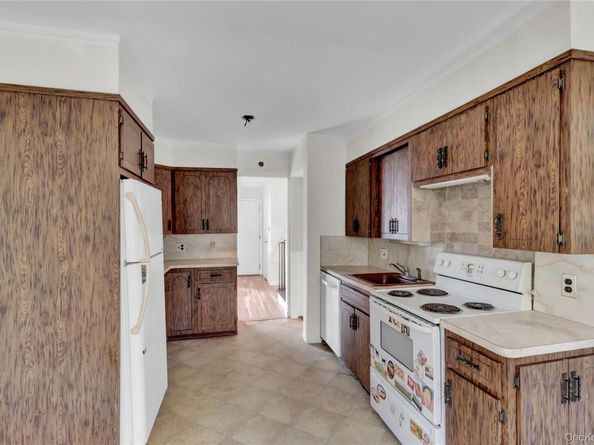 101 Beverly Place, Levittown NY 11756