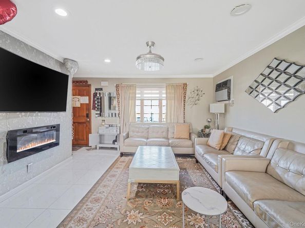 897 Washington Avenue, Westbury NY 11590