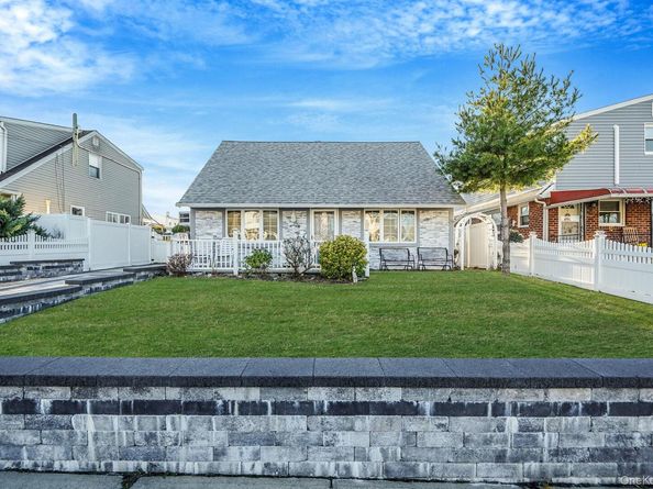 897 Washington Avenue, Westbury NY 11590