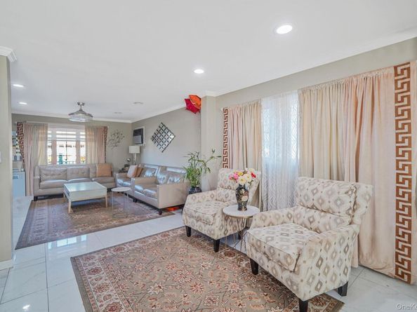 897 Washington Avenue, Westbury NY 11590