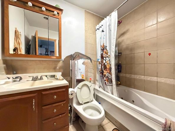 111-20 14th Road, College Point NY 11356