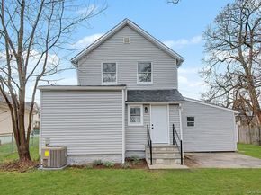 19 West side Avenue, Bay Shore NY 11706