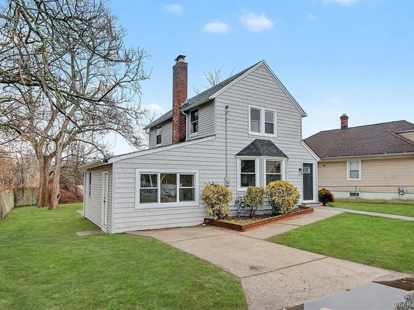 19 West side Avenue, Bay Shore NY 11706