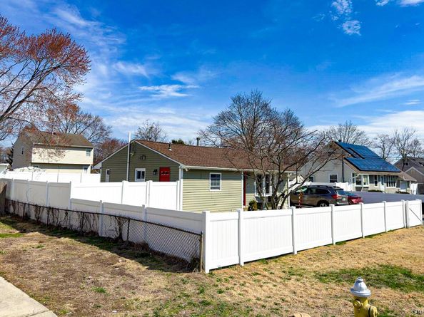13 E Walnut Street, Central Islip NY 11722