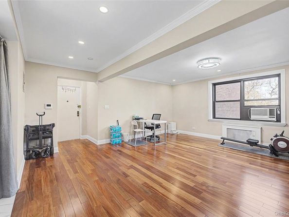 21102 73rd Avenue 3H, Oakland Gardens NY 11364