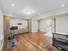 21102 73rd Avenue 3H, Oakland Gardens NY 11364