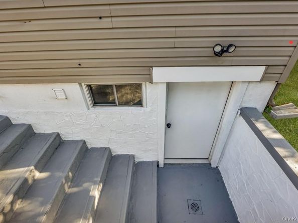 31 Fuller Avenue, West Babylon NY 11704