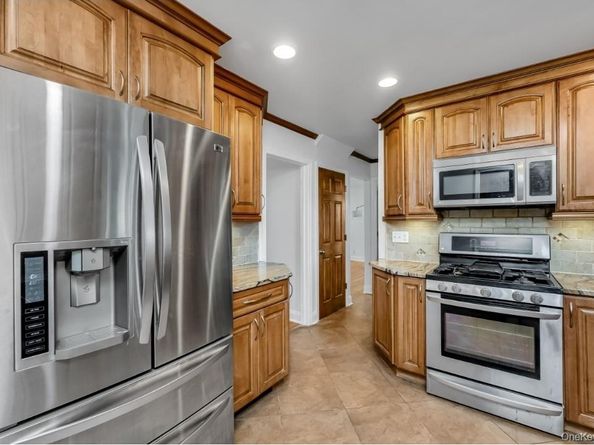 31 Fuller Avenue, West Babylon NY 11704