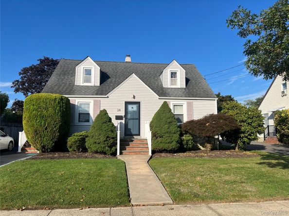 28 Penataquit Avenue, Bay Shore NY 11706