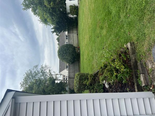 28 Penataquit Avenue, Bay Shore NY 11706
