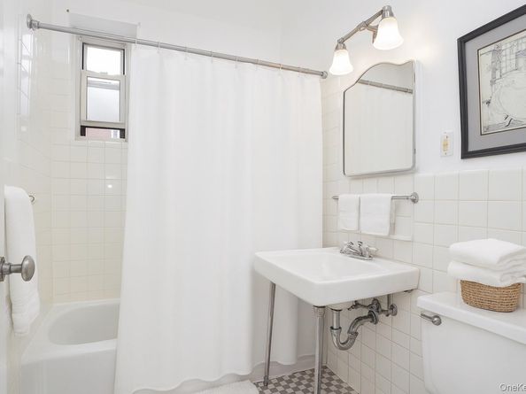 1 Midland Gardens 4A, Bronxville NY 10708
