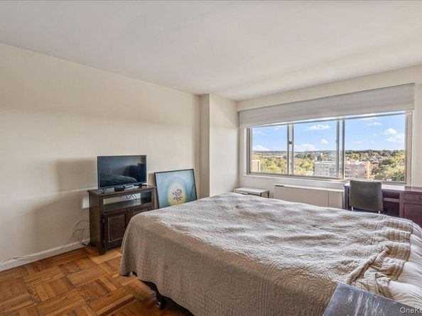 18-15 215th Street 9R, Bayside NY 11360