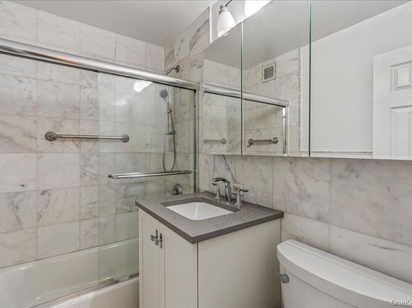 18-15 215th Street 9R, Bayside NY 11360