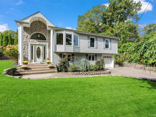 32 Locust Drive, Rocky Point NY 11778