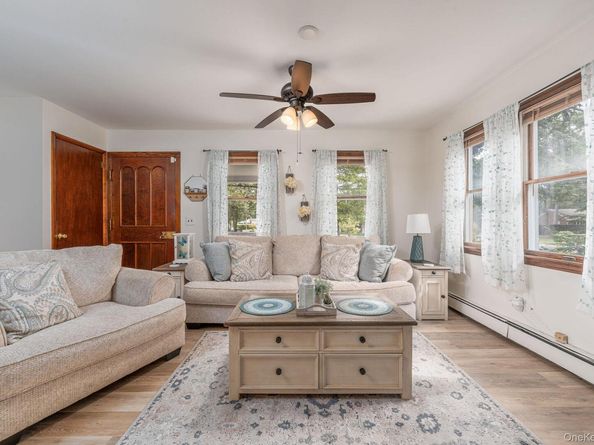 920 Bray Avenue, Laurel NY 11948