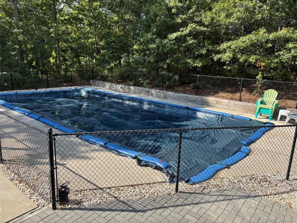 27 Newtown Court, Hampton Bays NY 11946