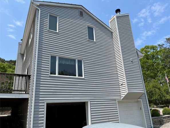 27 Newtown Court, Hampton Bays NY 11946