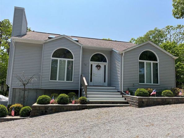27 Newtown Court, Hampton Bays NY 11946