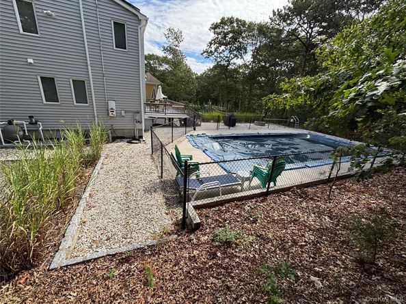 27 Newtown Court, Hampton Bays NY 11946