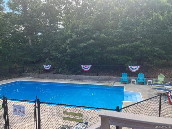 27 Newtown Court, Hampton Bays NY 11946